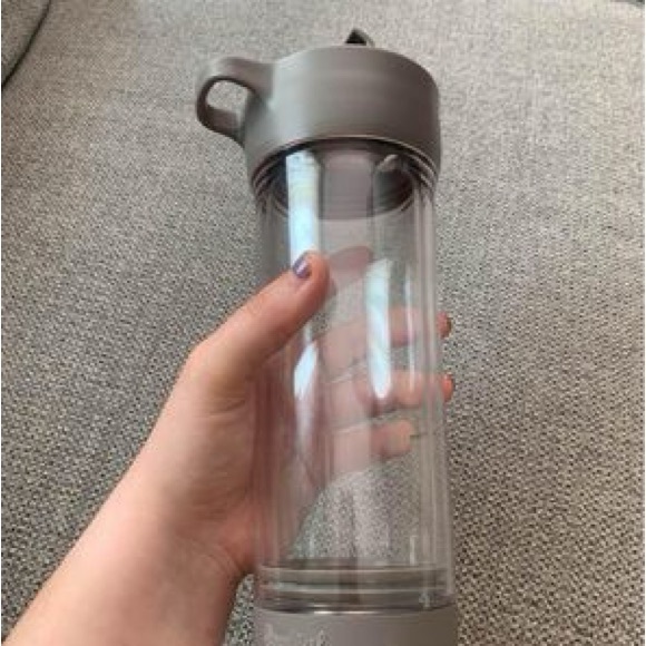 ❌SOLD❌Goodful Grey Iced Tea/Coldbrew Making Handheld Plastic Travel Tumbler - Picture 3 of 5